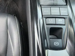 2025 Toyota Camry Hybrid SE