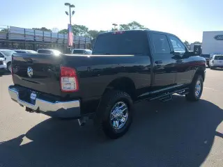 Ram 2500 2024 4x4 Tradesman 4p Puerta trasera Cabina de tripulación de 6,3 pies BA Camioneta
