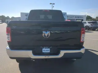 Ram 2500 2024 4x4 Tradesman 4p Puerta trasera Cabina de tripulación de 6,3 pies BA Camioneta