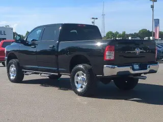 Ram 2500 2024 4x4 Tradesman 4p Puerta trasera Cabina de tripulación de 6,3 pies BA Camioneta