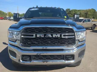 Ram 2500 2024 4x4 Tradesman 4p Puerta trasera Cabina de tripulación de 6,3 pies BA Camioneta