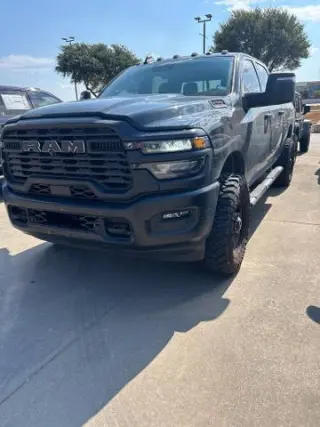 Ram 2500 2026 4x4 Tradesman 4dr Camioneta de cabina completa doble 6,3 pies de baño