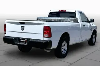 Ram 1500 Clásico 2023 4x2 Tradesman 2dr Regular Cab 8 ft. LB Pickup