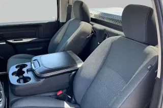 Ram 1500 Clásico 2023 4x2 Tradesman 2dr Regular Cab 8 ft. LB Pickup