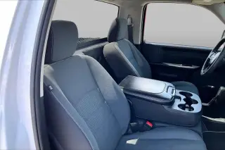Ram 1500 Clásico 2023 4x2 Tradesman 2dr Regular Cab 8 ft. LB Pickup