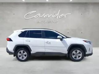 Toyota RAV4 2019 XLE 4p SUV