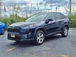 Toyota RAV4 2020 XLE, SUV de 4 puertas
