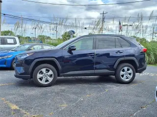 Toyota RAV4 2020 XLE, SUV de 4 puertas