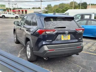 Toyota RAV4 2020 XLE, SUV de 4 puertas