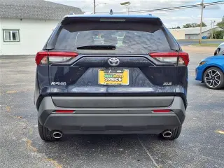Toyota RAV4 2020 XLE, SUV de 4 puertas