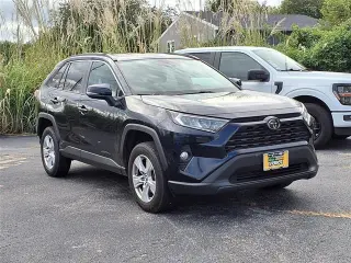Toyota RAV4 2020 XLE, SUV de 4 puertas