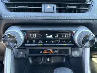 Toyota RAV4 2025 XLE 4dr SUV