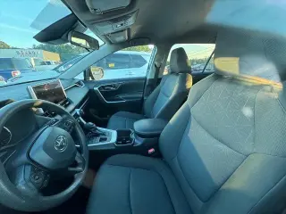 Toyota RAV4 2024 tracción integral (AWD) versión XLE SUV de 4 puertas