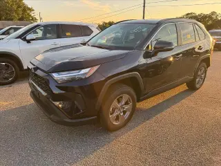 Toyota RAV4 2024 tracción integral (AWD) versión XLE SUV de 4 puertas