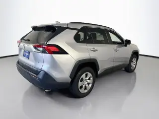 Toyota RAV4 2021 LE 4p SUV