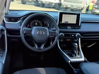Toyota RAV4 2025 LE 4dr SUV