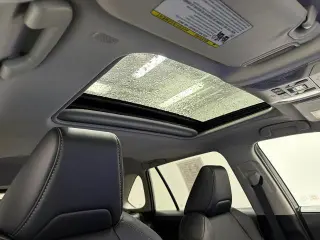 Toyota RAV4 2025 AWD XLE Premium 4p SUV