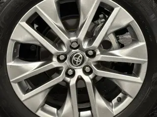 Toyota RAV4 2025 AWD XLE Premium 4p SUV