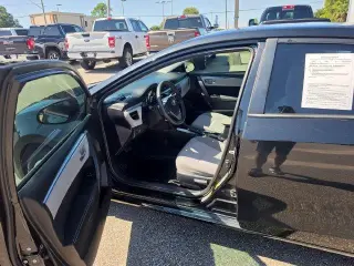 Toyota Corolla 2015 LE 4p Sedan