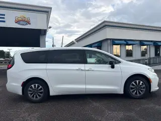 Chrysler Pacifica Plug-In Hybrid 2024 Select 4dr Mini-Van