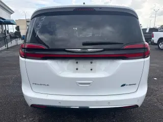Chrysler Pacifica Plug-In Hybrid 2024 Select 4dr Mini-Van