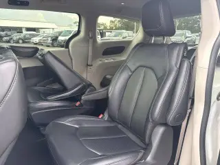 Chrysler Pacifica Plug-In Hybrid 2024 Select 4dr Mini-Van