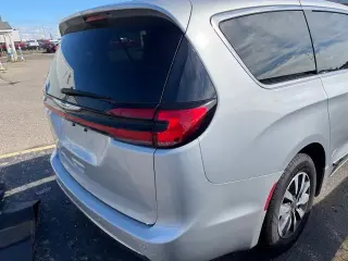 Chrysler Pacifica Plug-In Hybrid 2023 Limited 4dr Mini-Van
