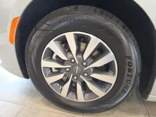 Chrysler Pacifica Plug-In Hybrid 2023 Limited 4dr Mini-Van