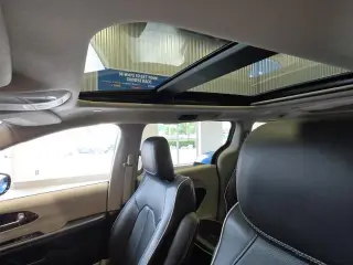 Chrysler Pacifica Plug-In Hybrid 2023 Limited 4dr Mini-Van