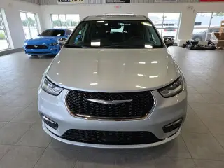 Chrysler Pacifica Plug-In Hybrid 2023 Limited 4dr Mini-Van