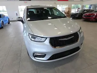 Chrysler Pacifica Plug-In Hybrid 2023 Limited 4dr Mini-Van