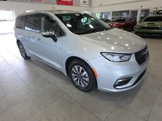 Chrysler Pacifica Plug-In Hybrid 2023 Limited 4dr Mini-Van