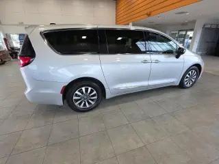 Chrysler Pacifica Plug-In Hybrid 2023 Limited 4dr Mini-Van
