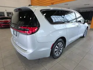 Chrysler Pacifica Plug-In Hybrid 2023 Limited 4dr Mini-Van