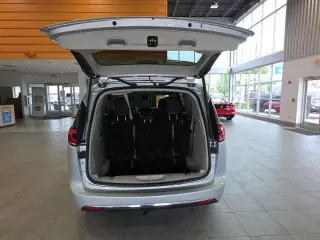 Chrysler Pacifica Plug-In Hybrid 2023 Limited 4dr Mini-Van