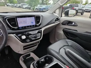 Chrysler Pacifica Plug-In Hybrid 2023 Touring L 4dr Mini-Van