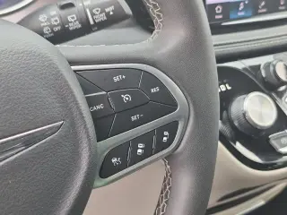 Chrysler Pacifica Plug-In Hybrid 2023 Touring L 4dr Mini-Van