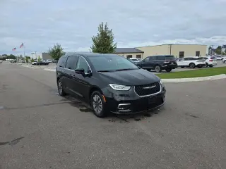 Chrysler Pacifica Plug-In Hybrid 2023 Touring L 4dr Mini-Van