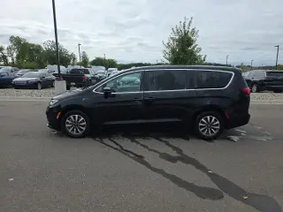 Chrysler Pacifica Plug-In Hybrid 2023 Touring L 4dr Mini-Van