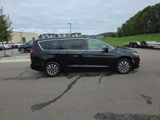 Chrysler Pacifica Plug-In Hybrid 2023 Touring L 4dr Mini-Van