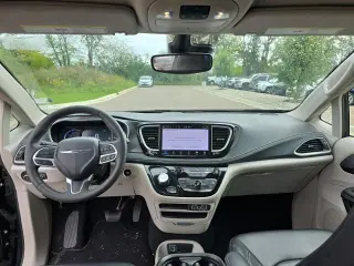 Chrysler Pacifica Plug-In Hybrid 2023 Touring L 4dr Mini-Van