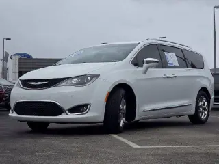 Chrysler Pacifica 2017 Limited 4dr Mini-Van