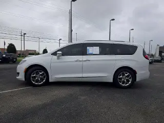 Chrysler Pacifica 2017 Limited 4dr Mini-Van