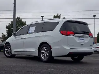 Chrysler Pacifica 2017 Limited 4dr Mini-Van