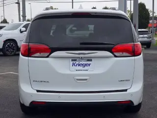Chrysler Pacifica 2017 Limited 4dr Mini-Van