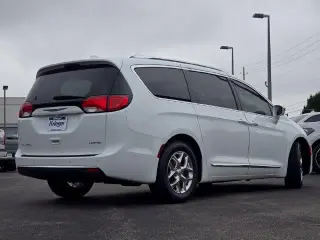 Chrysler Pacifica 2017 Limited 4dr Mini-Van