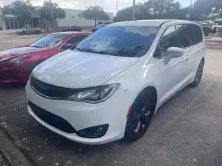 Chrysler Pacifica 2018 Touring Plus 4dr Mini-Van