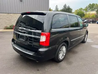 Chrysler Town and Country 2016 Touring-L 4dr Mini-Van