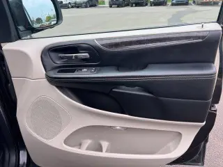 Chrysler Town and Country 2016 Touring-L 4dr Mini-Van