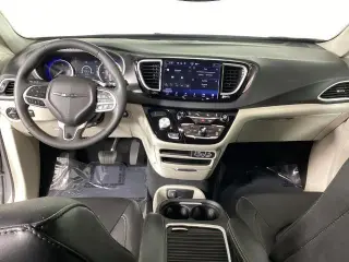 Chrysler Pacifica 2024 Touring L 4 puertas Minivan